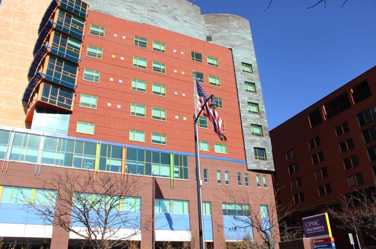 Steps Away From Hospital - 2 Queen Bed - City View Pittsburgh Eksteriør billede